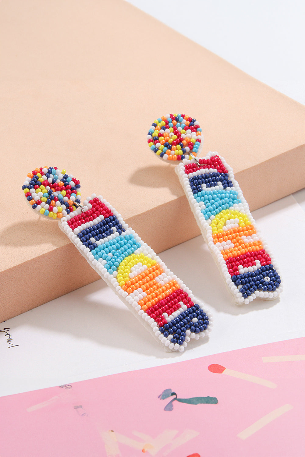 Boucles d'oreilles pendantes en perles de riz TEACHER blanches-A WOMAN WE LOVE