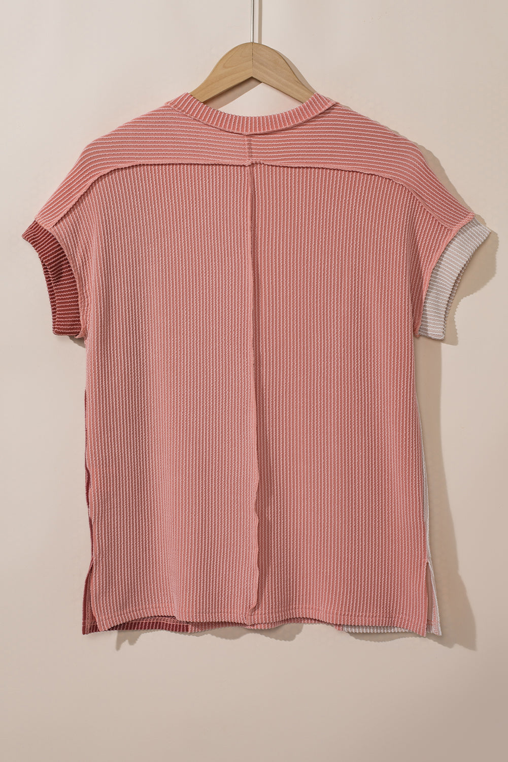 Camiseta con cuello de forma apretada *