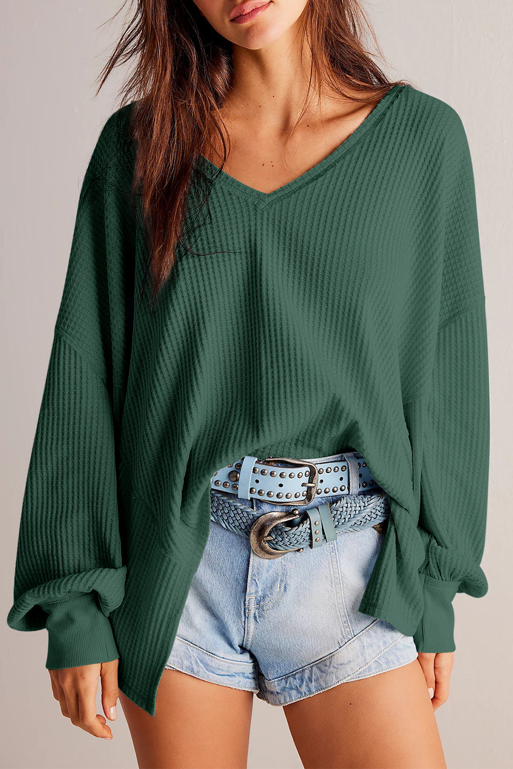 Ample blouse with long sleeves and blackish robe green v for drooping shoulders