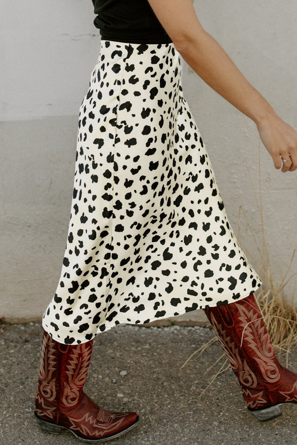 Spots de leopardo beige impreso falda midi de dobladillo dividido