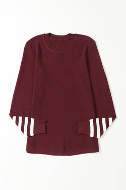 Pull en tricot uni à manches rayées rouge