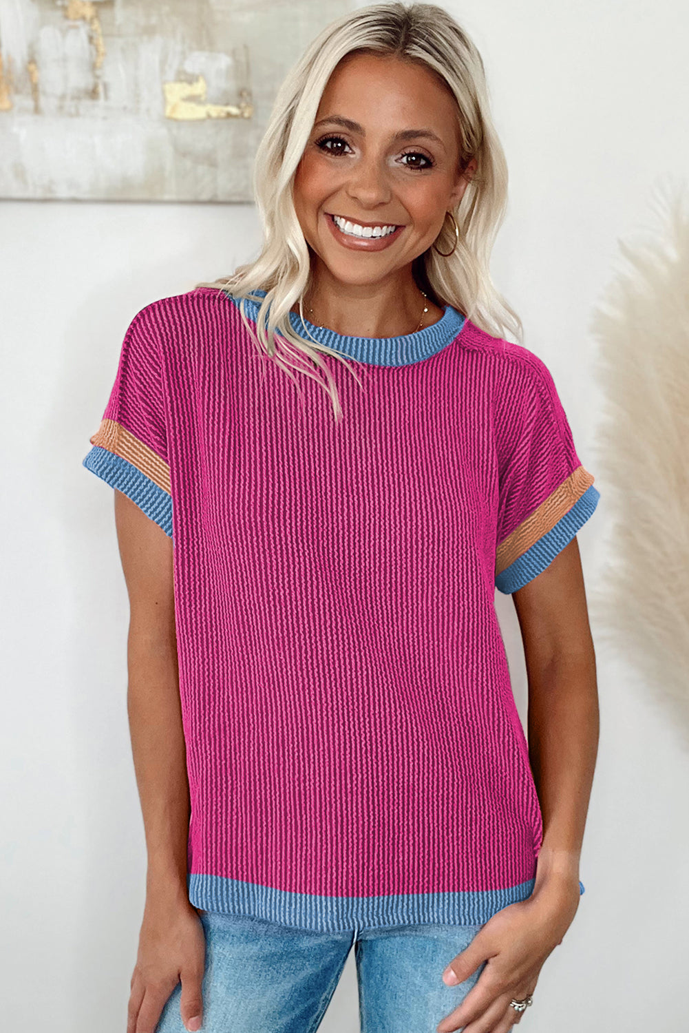 T-shirt with round neck and contrasting border textured bright pink