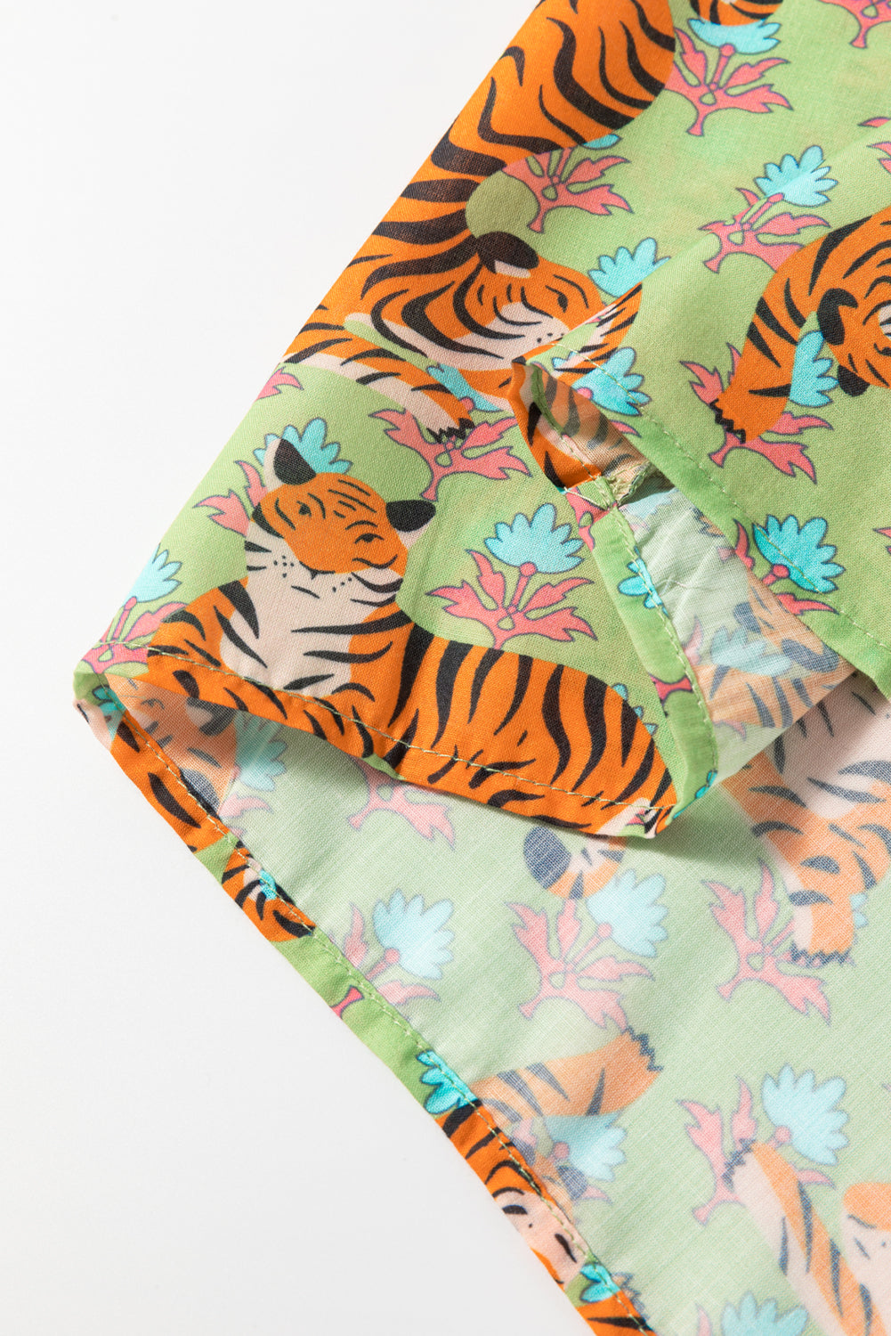 Chemise décontractée à col en V et imprimé floral tigre vert-A WOMAN WE LOVE