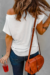 Camiseta blanca con bolsillos con hendiduras laterales