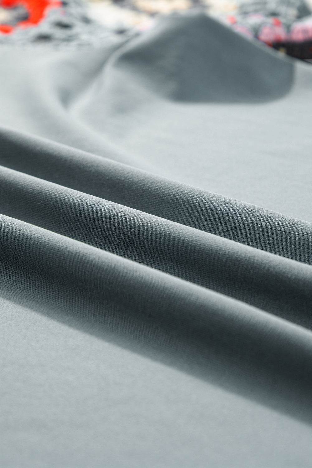High -hook -in -handed -sleeved top *