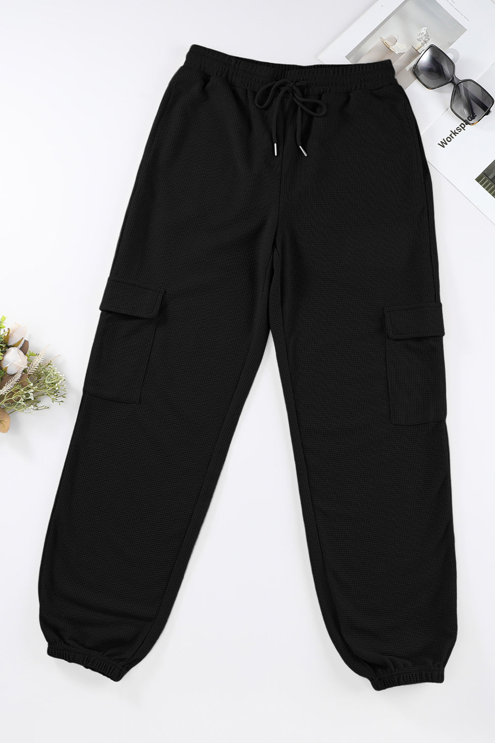 Pantalon de jogging noir à poche cargo et texture gaufrée