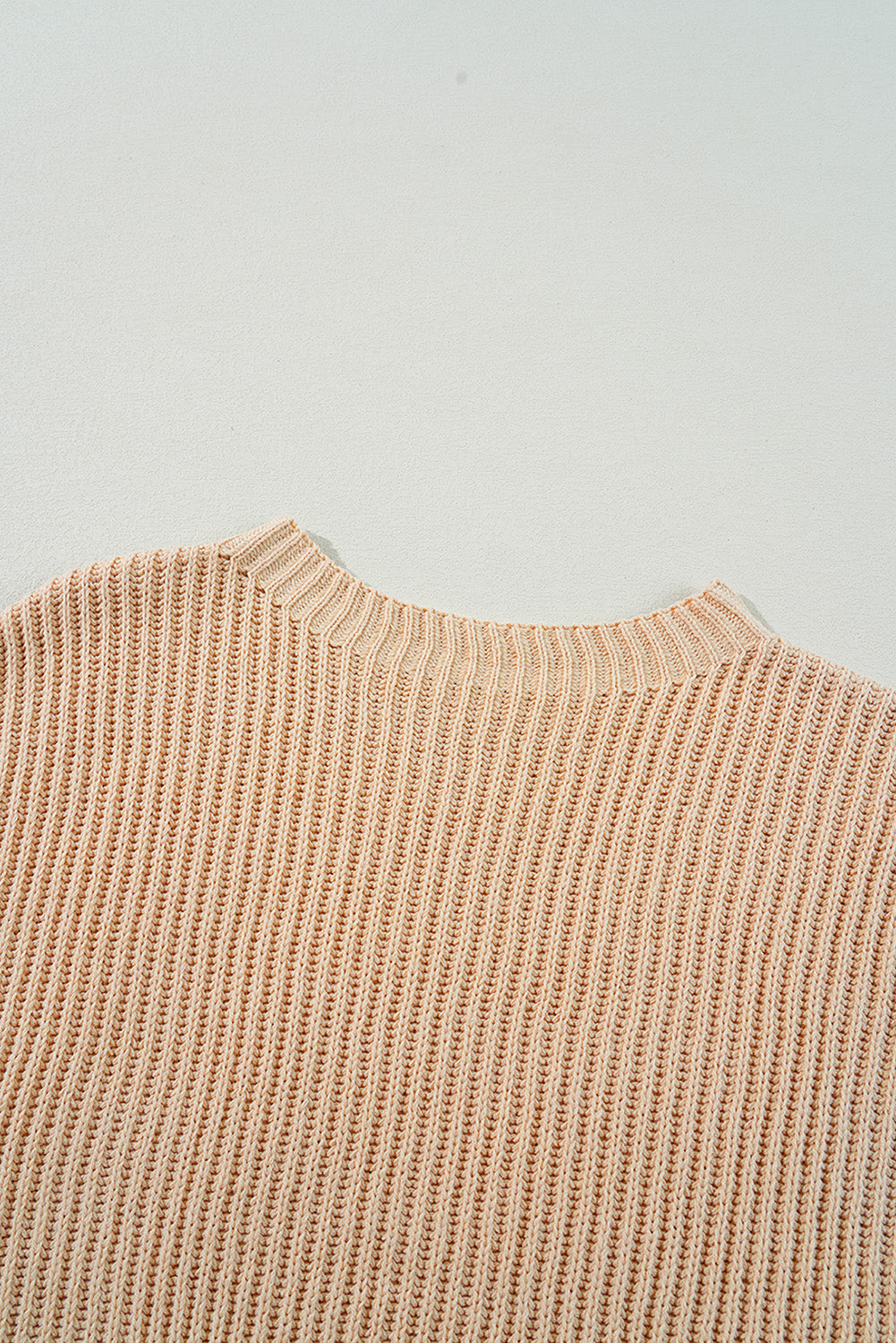 Pull ample en tricot torsadé abricot avec épaules tombantes et fentes latérales