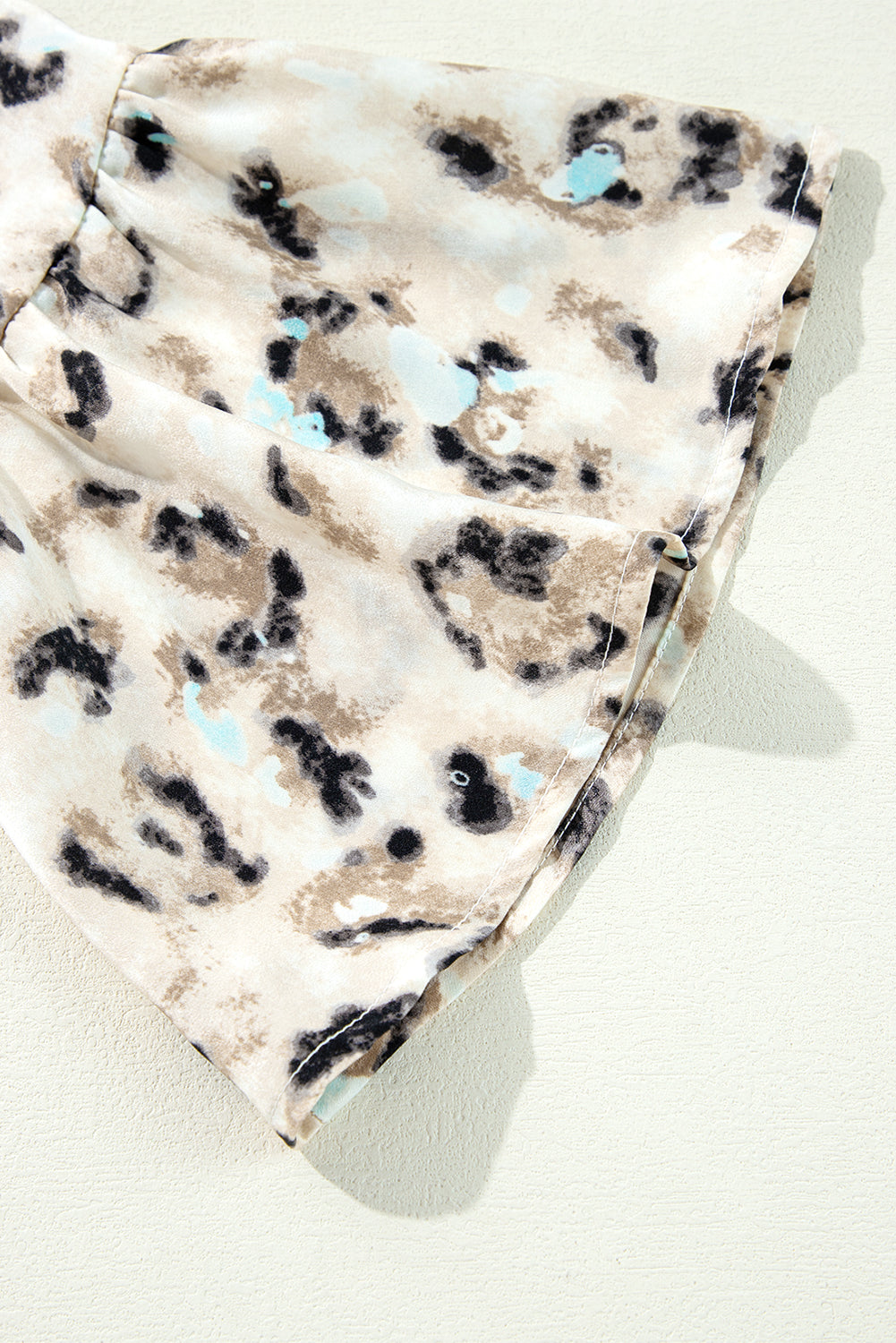 Robe kaki à imprimé léopard boutonnée sur le devant *