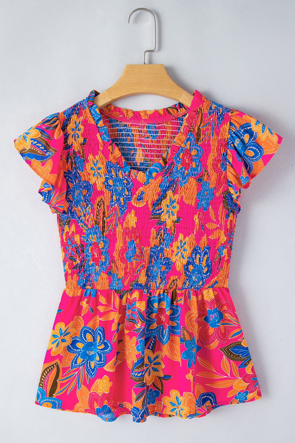 Chemisier à manches flottantes et à volants smockés à imprimé floral rose rouge-A WOMAN WE LOVE