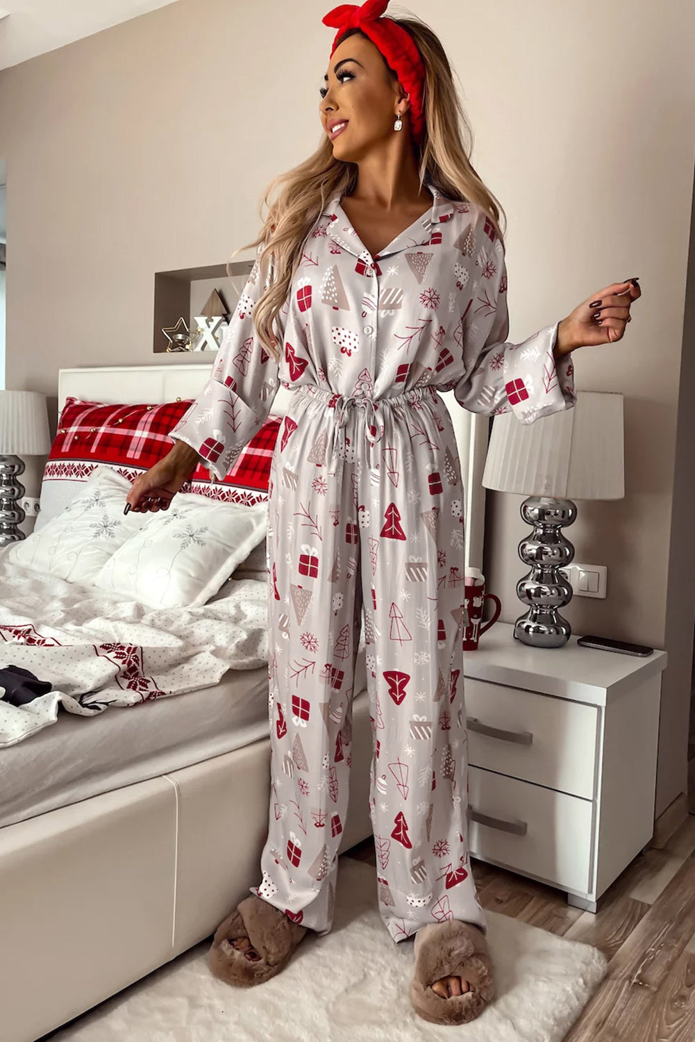 Ensemble pyjama gris clair chemise et pantalon imprimés de Noël-A WOMAN WE LOVE