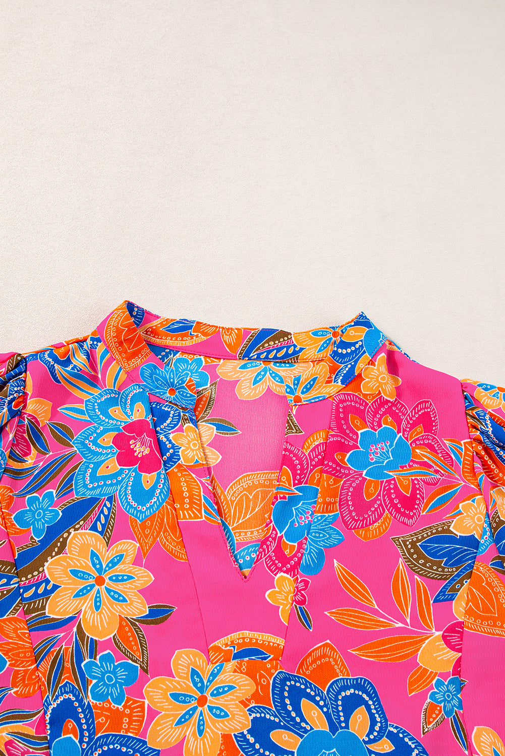 Blouse à col en V et manches bouffantes *-A WOMAN WE LOVE