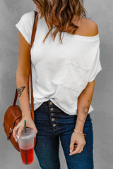 Camiseta blanca con bolsillos con hendiduras laterales