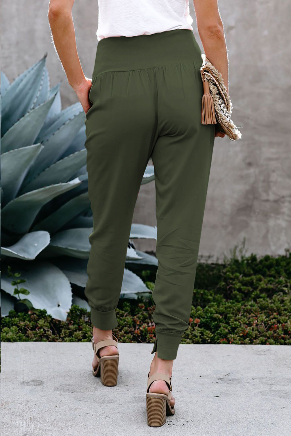 Green casual jogging pants with pockets