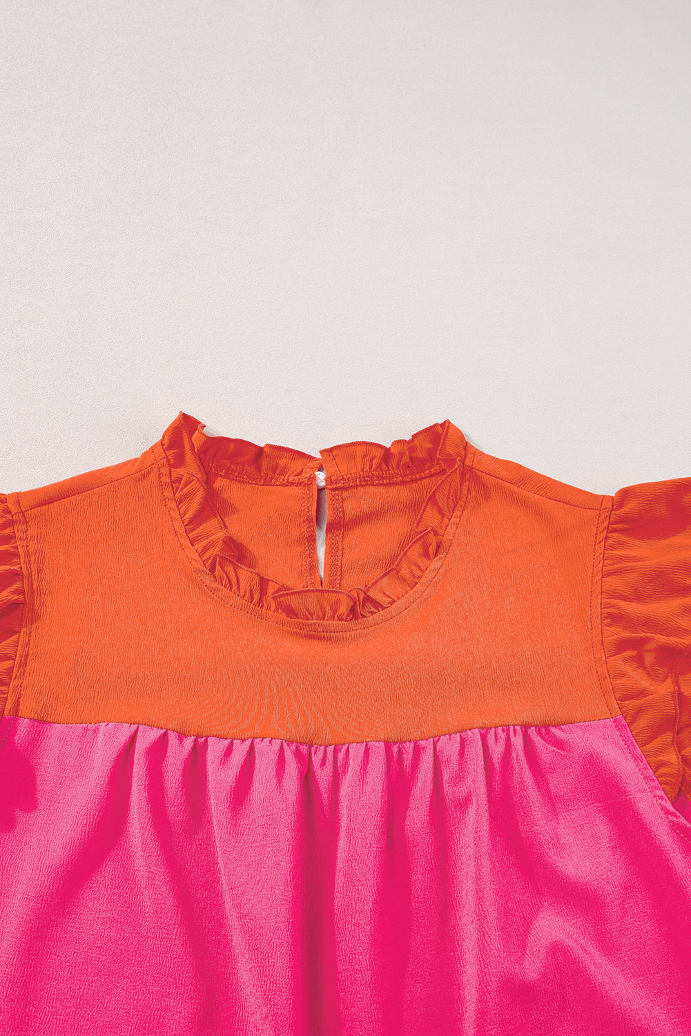 Blouse orange bicolore à volants et manches flottantes-A WOMAN WE LOVE
