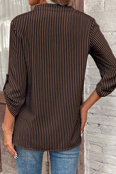 Chemise classique à rayures marron, col en V, manches retroussées, poche patchée-A WOMAN WE LOVE