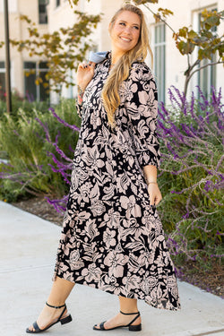 Vestido negro largo con estampado floral y grandes mangas hinchadas