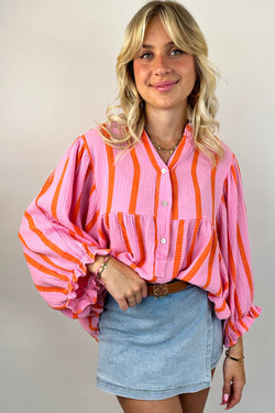 Bullyed shirt with rushed sleeve buttoned with orange stripes