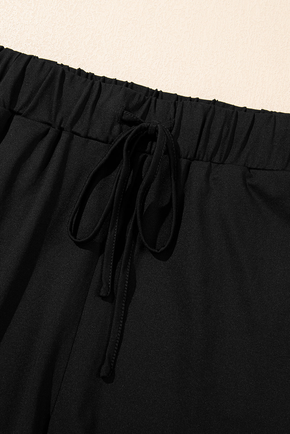 TEE y pantalones cortos de contraste negro