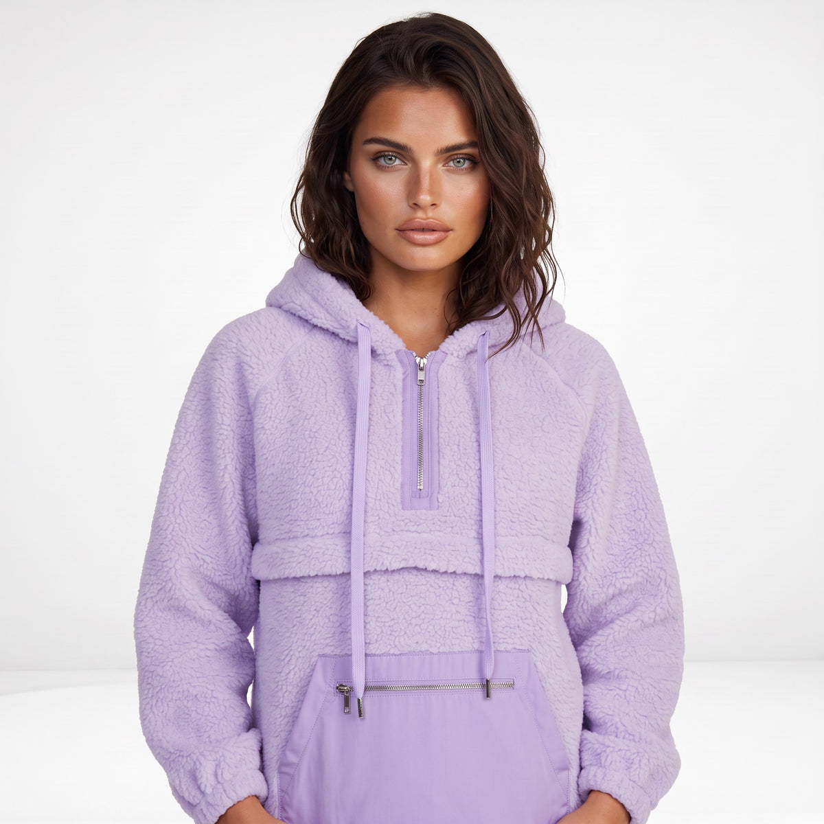 Sweat à capuche pelucheux violet Lavendula, poche plaquée et cordon de serrage