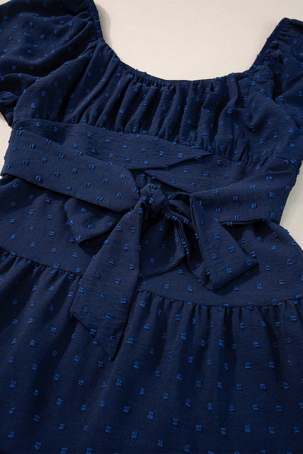 Navy Blue Swiss Dot Jacquard Pouffle Poix Crossover à plusieurs niveaux Robe