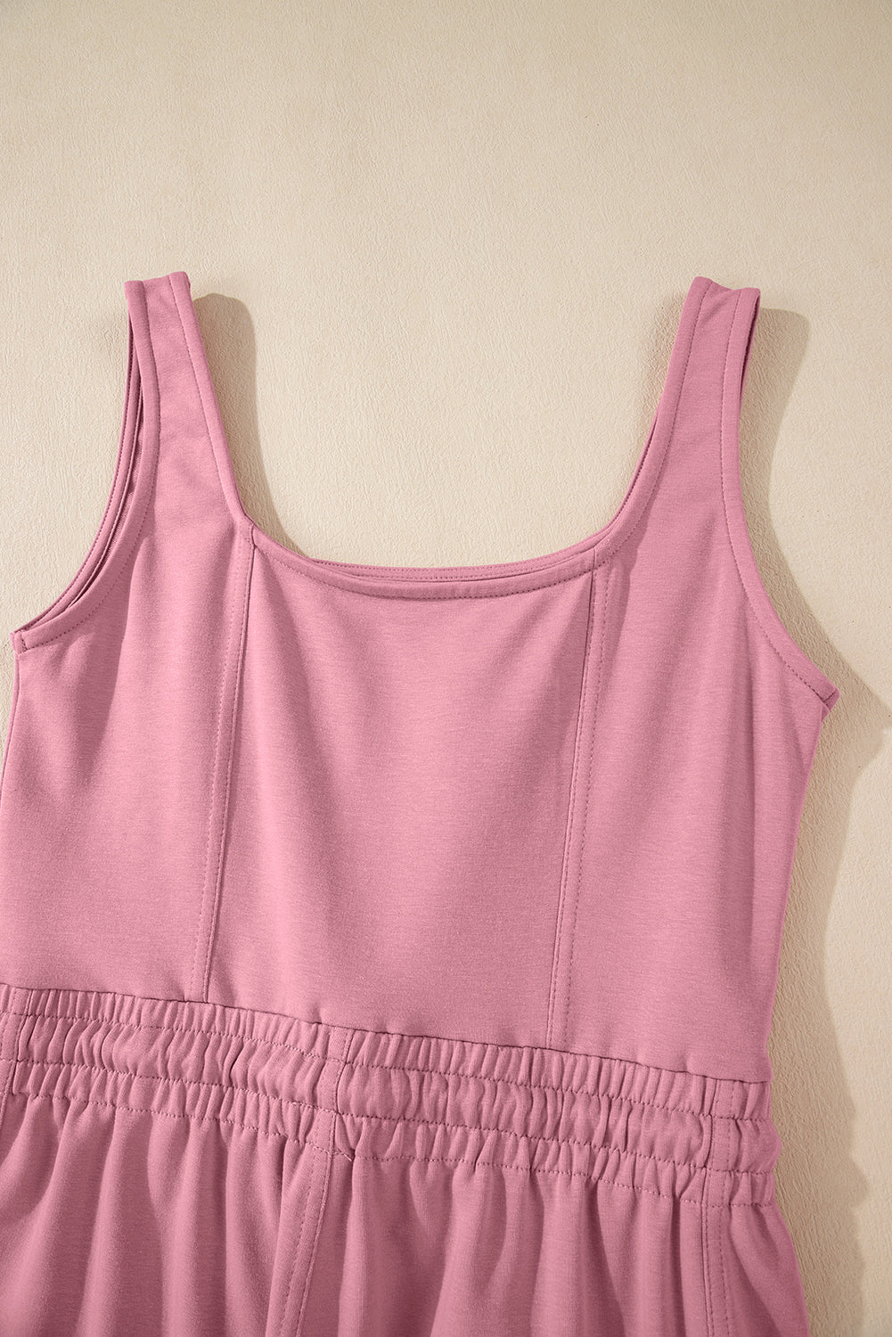 Elastic -size sleeveless combination *