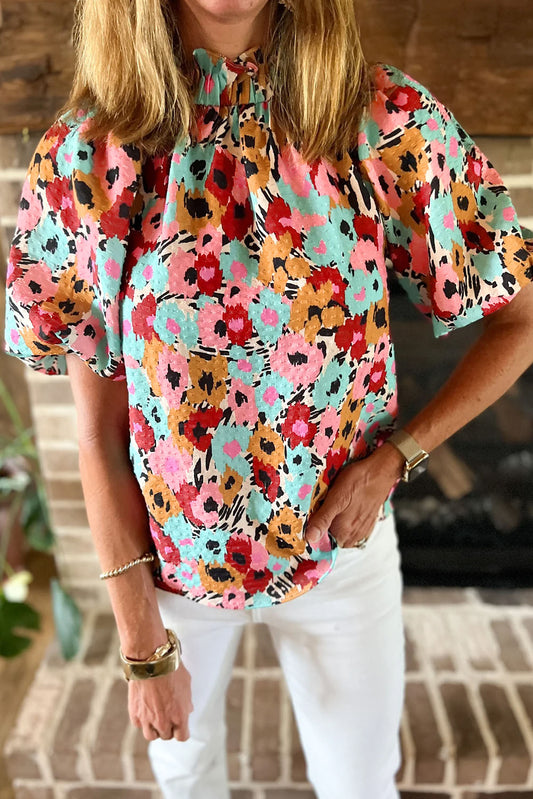 Botones de cuello alto con volantes blancos blusa floral de espalda