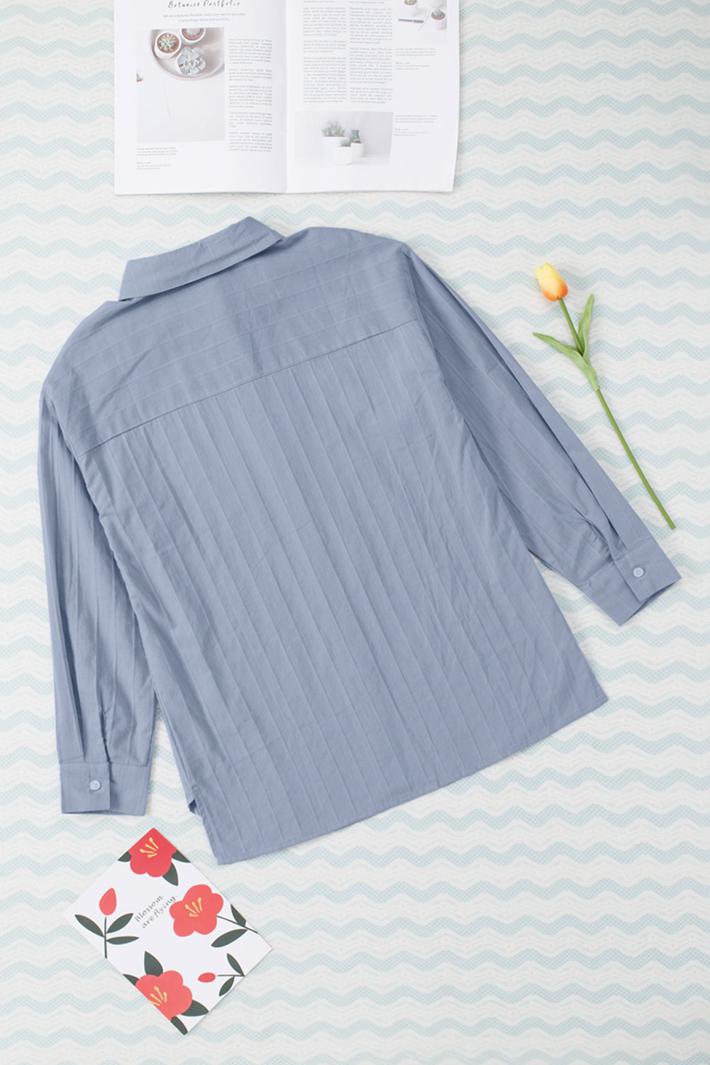 Chemise à manches longues texturée bleue avec poche boutonnée-A WOMAN WE LOVE