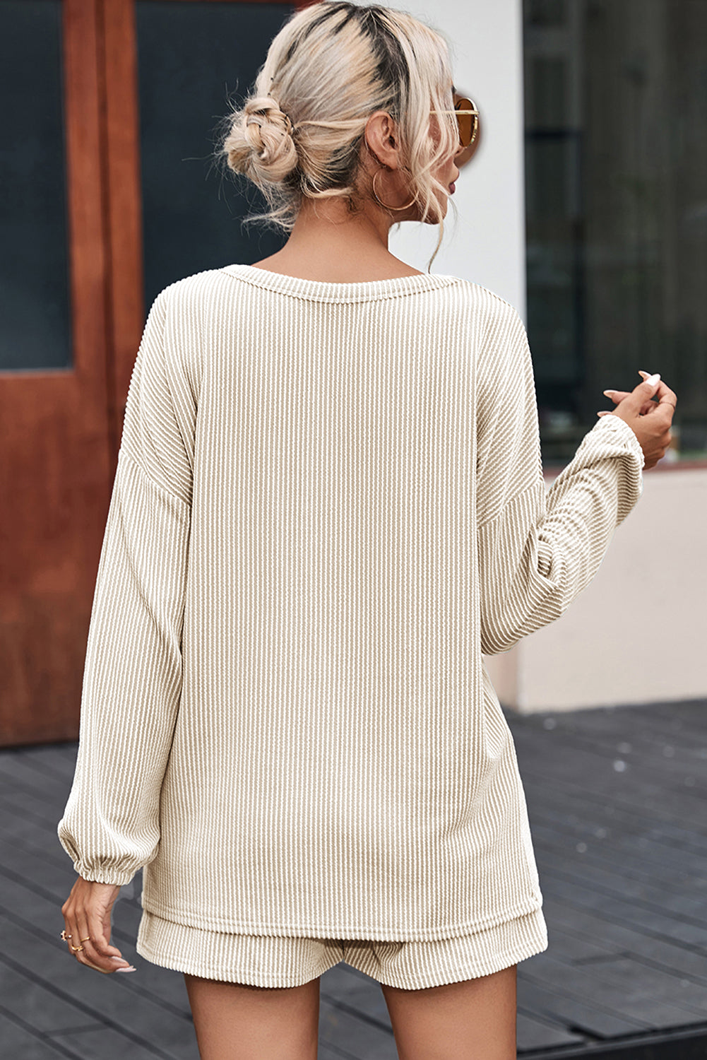 Ensemble short et haut ample à col en V et cordon de serrage beige-A WOMAN WE LOVE