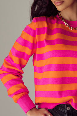 Round neck sweater with shoulder pads and pink stripes