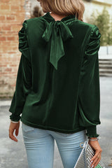 Elegant velvet blouse with a green amount of green *