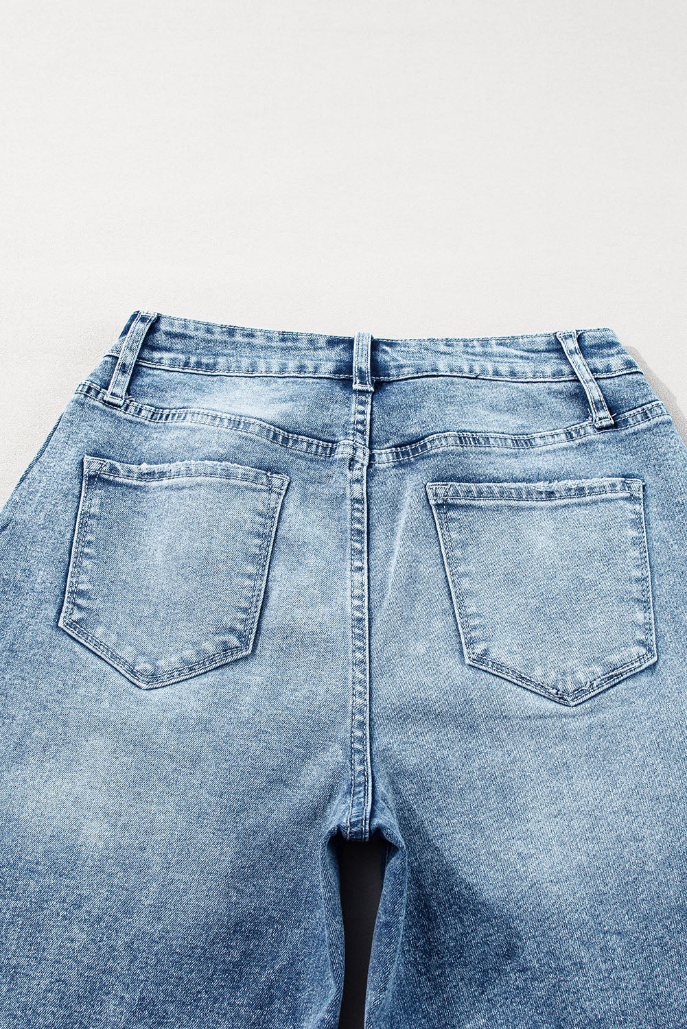 Large leg high -top waist with wide leg and central seam