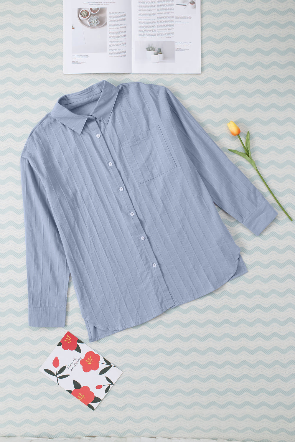 Chemise à manches longues texturée bleue avec poche boutonnée-A WOMAN WE LOVE