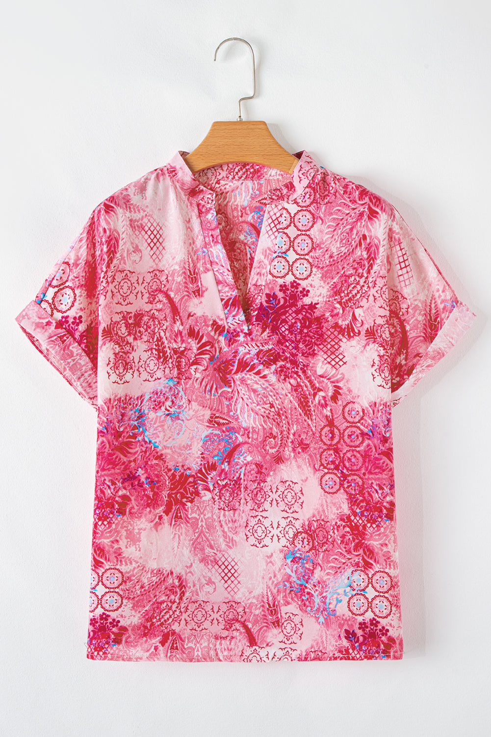 Blusa de manga corta enrollada con estampado floral abstracto en V -cuello y rosa