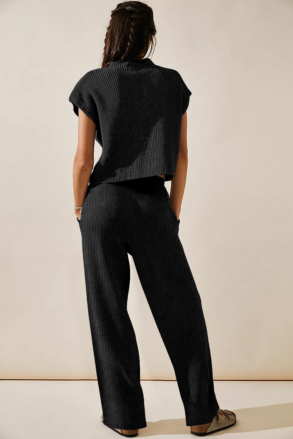 Ensemble pull noir tricoté à col en V et pantalon décontracté-A WOMAN WE LOVE