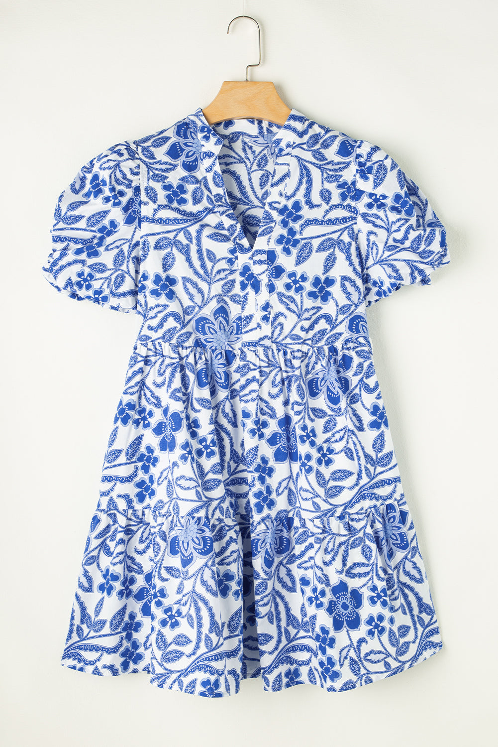 Robe étagée à manches bouffantes et imprimé floral bleu