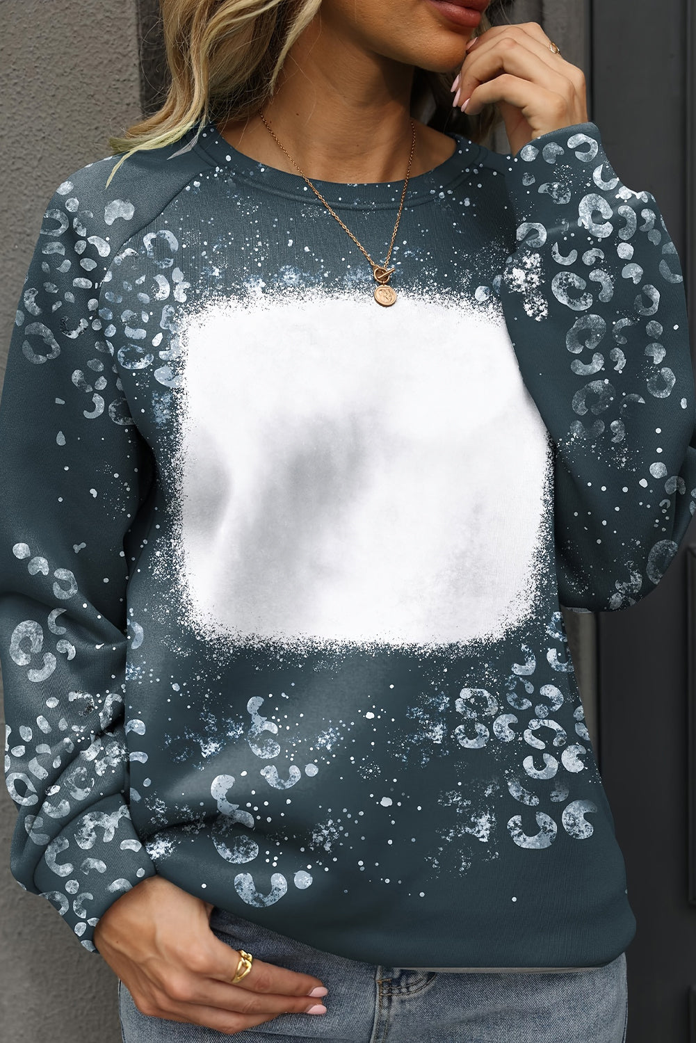 Leopardo azul blanqueado raglan manga tripulación sudadera