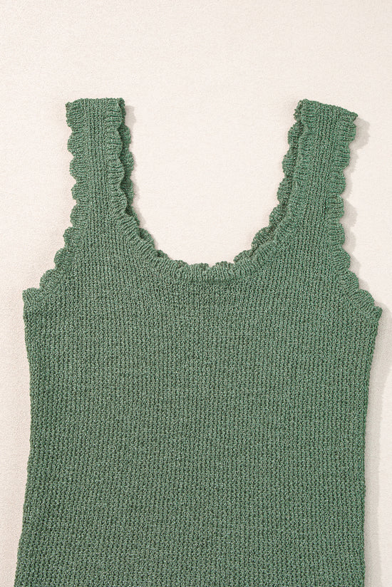 Green sweater vest with U -collar collar and scalloped border