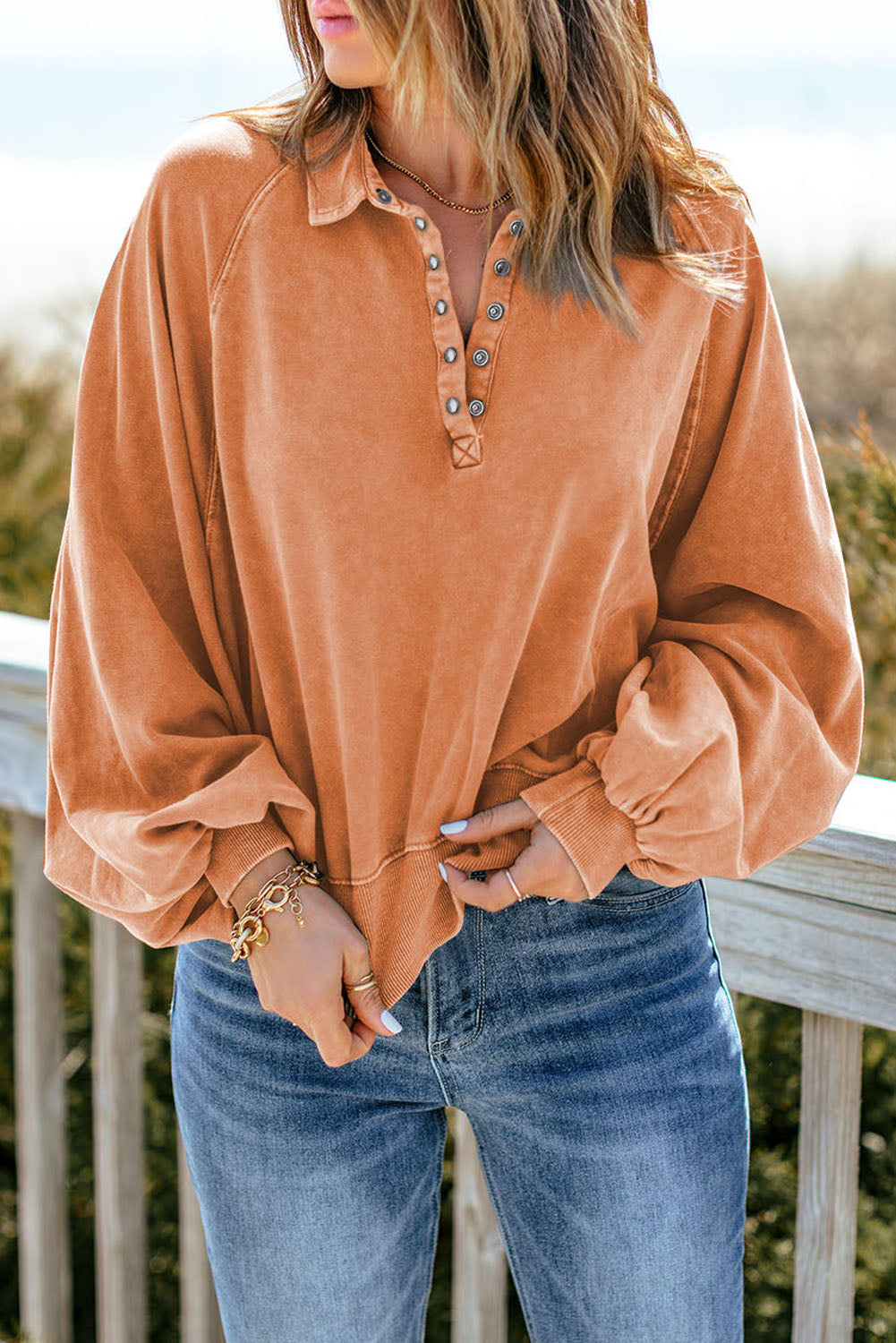 Sweat-shirt à poil à la manche lanterne lavée en orange lavé en orange