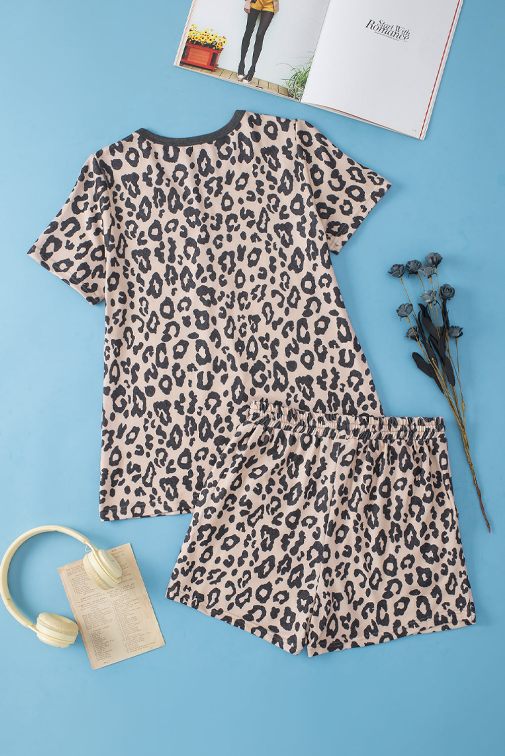 Multicolier -Leopard -Taste gegen Nacken -T -Shirt und Kordelkordelhorts Set