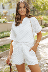 Ensemble haut texturé blanc à col fendu et short à cordon de serrage-A WOMAN WE LOVE