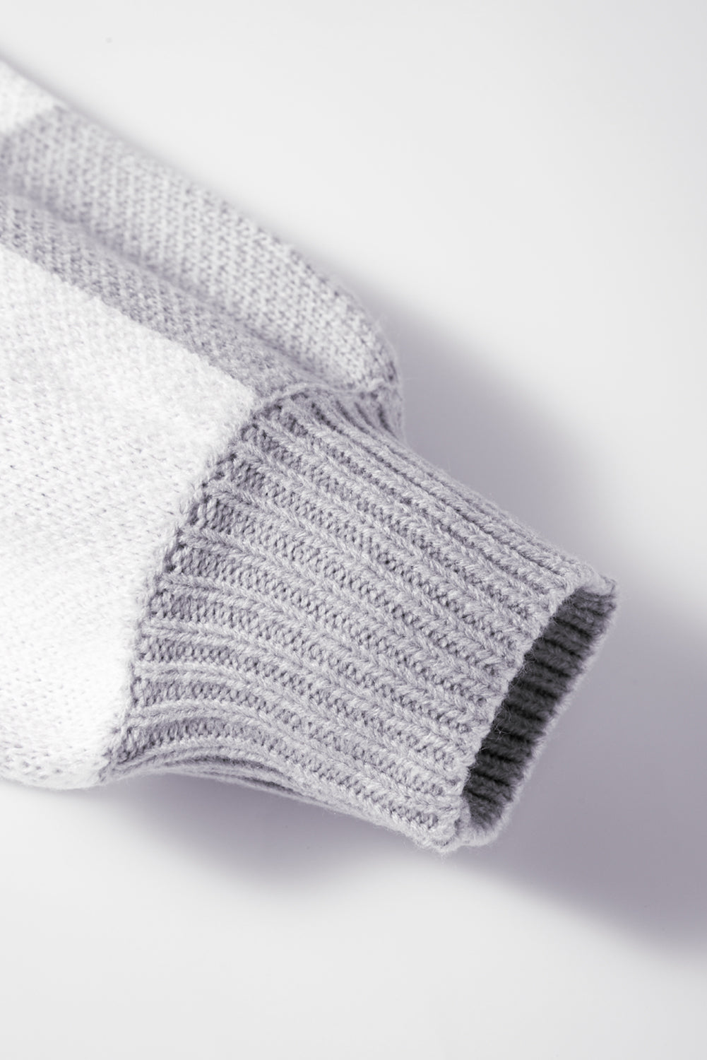 Gray sweater checkered and bishop sleeves