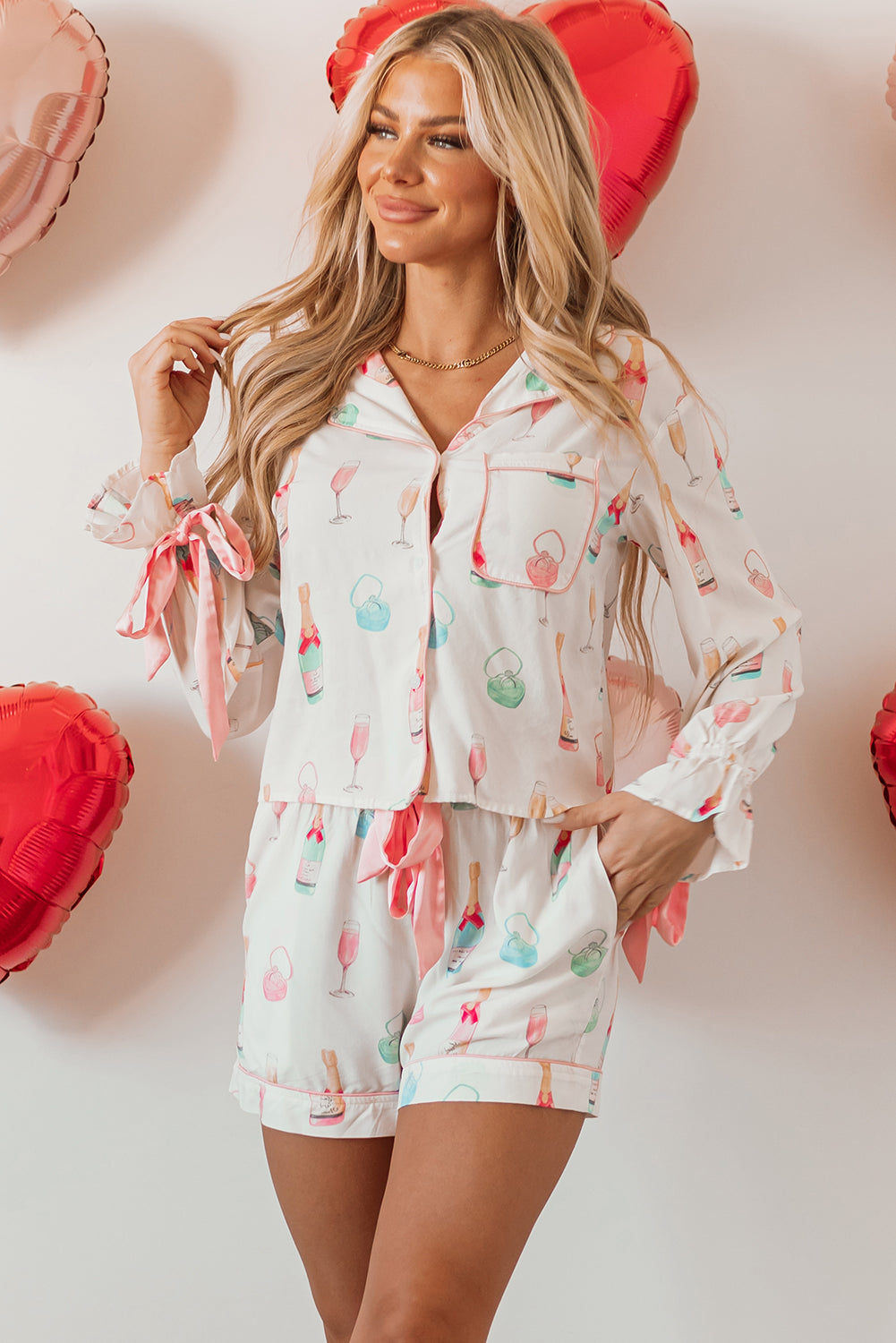 Ensemble pyjama deux pièces blanc à imprimé verre à vin et nœud papillon de Noël-A WOMAN WE LOVE