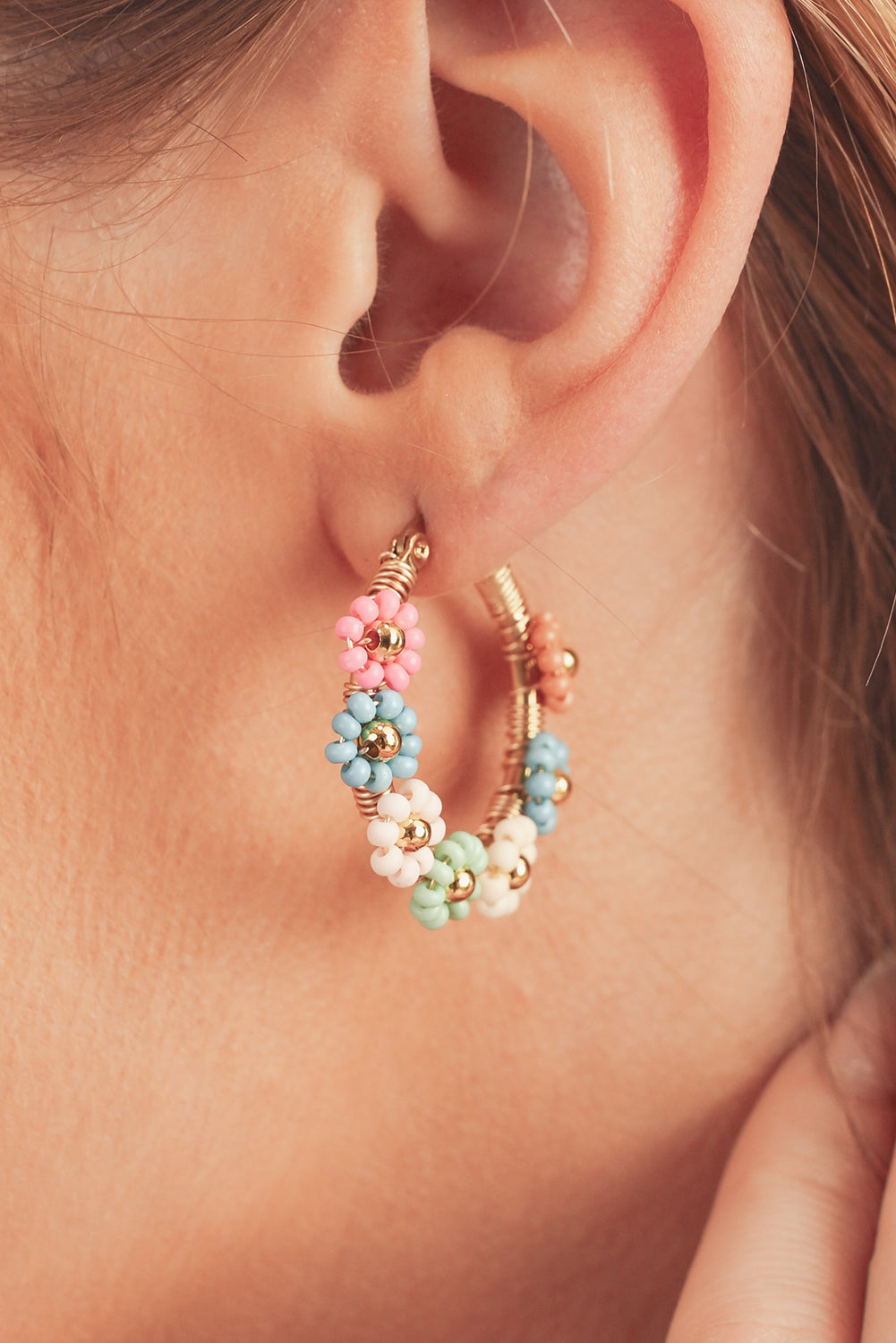 Boucles d'oreilles créoles à fleurs colorées roses