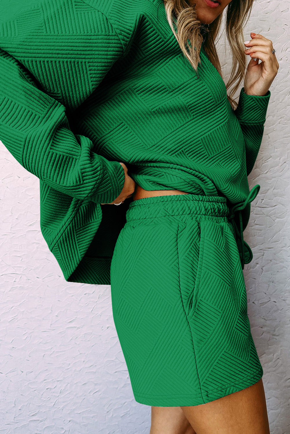 Ensemble haut texturé vert à manches longues et short à cordon de serrage-A WOMAN WE LOVE