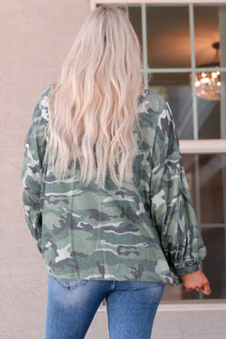 Oversize green hooded with long sleeve and camouflage print