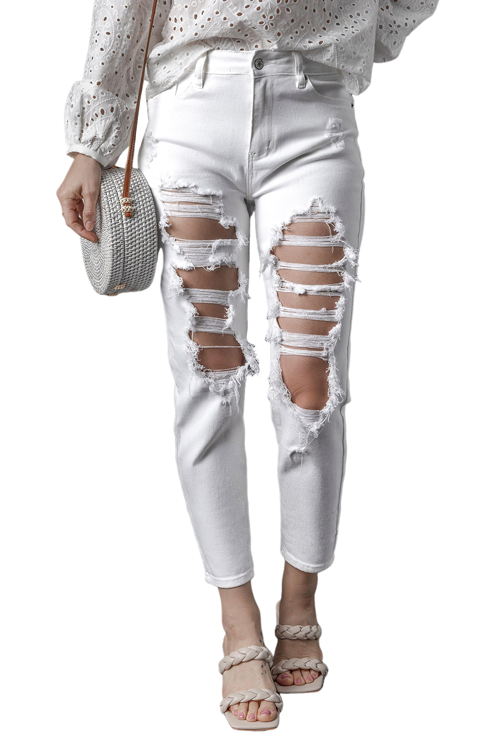 Blancs en détresse des trous déchirés et jeans skinny