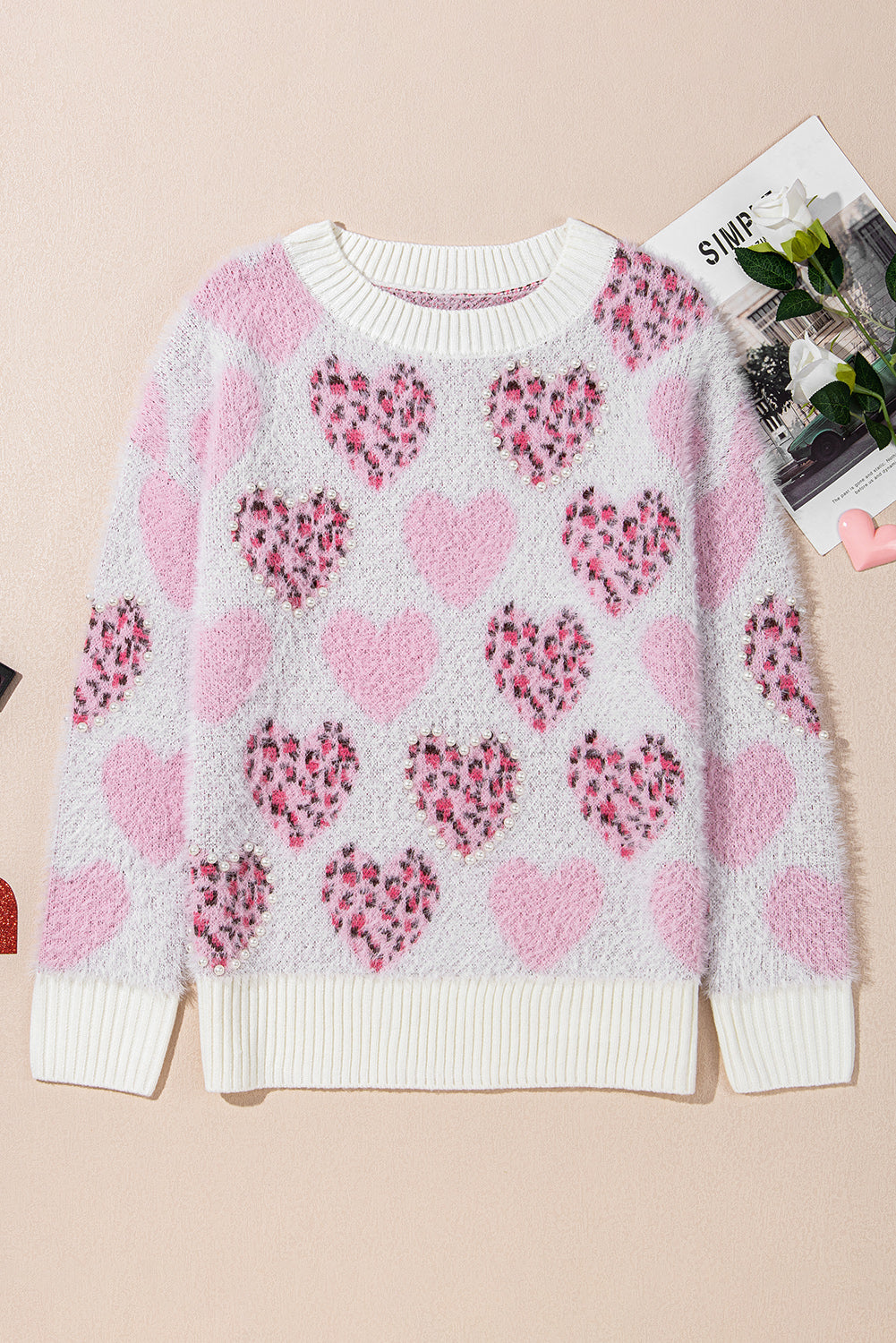 Fluffy sweater with pearl ribbed trim and leopard print and pink heart