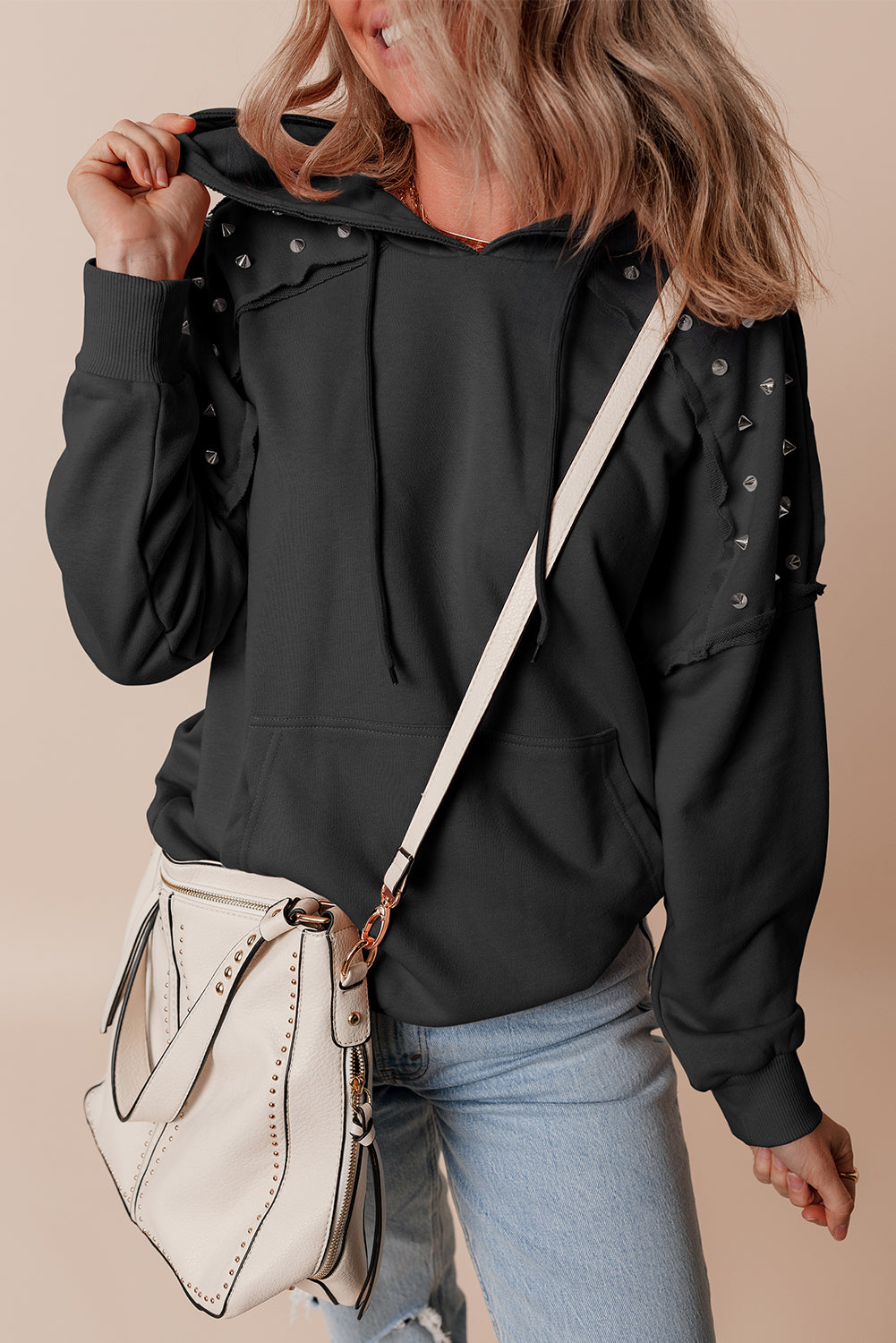 Black Color Color Rivet Stud Raglan Sweat Sweat à capuche avec poche