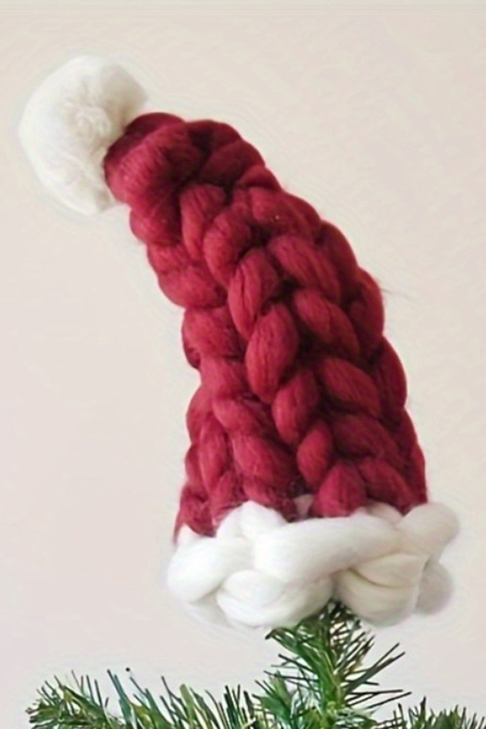 Chapeau de Noël tricoté épais avec blocs de couleurs Dahlia rouge et décor de pompons