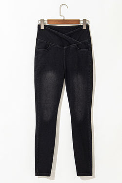 Jegging negro extensible con tamaño arqueado, corte delgado